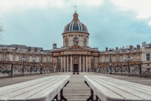  Photo de la façade du Collège des Quatre-Nations