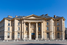  Photo de la facade du centre Panthéon de l
